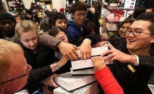 美国掀起“反向代购”热潮：中国制造性价比突围，玻...