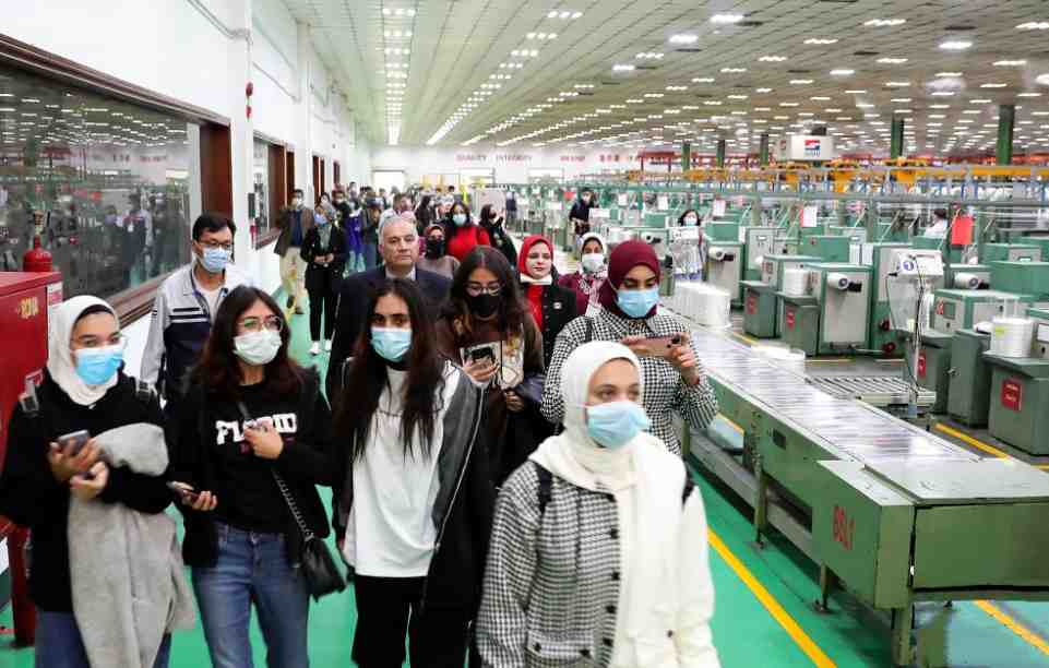 Merchants from all over the world visit the new intelligent mesh fabric factory