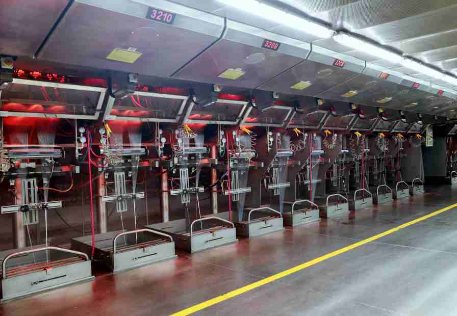 Intelligent factory drawing workshop for glass fiber mesh cloth